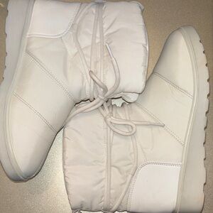 TOP Moda Cream Winter Boots